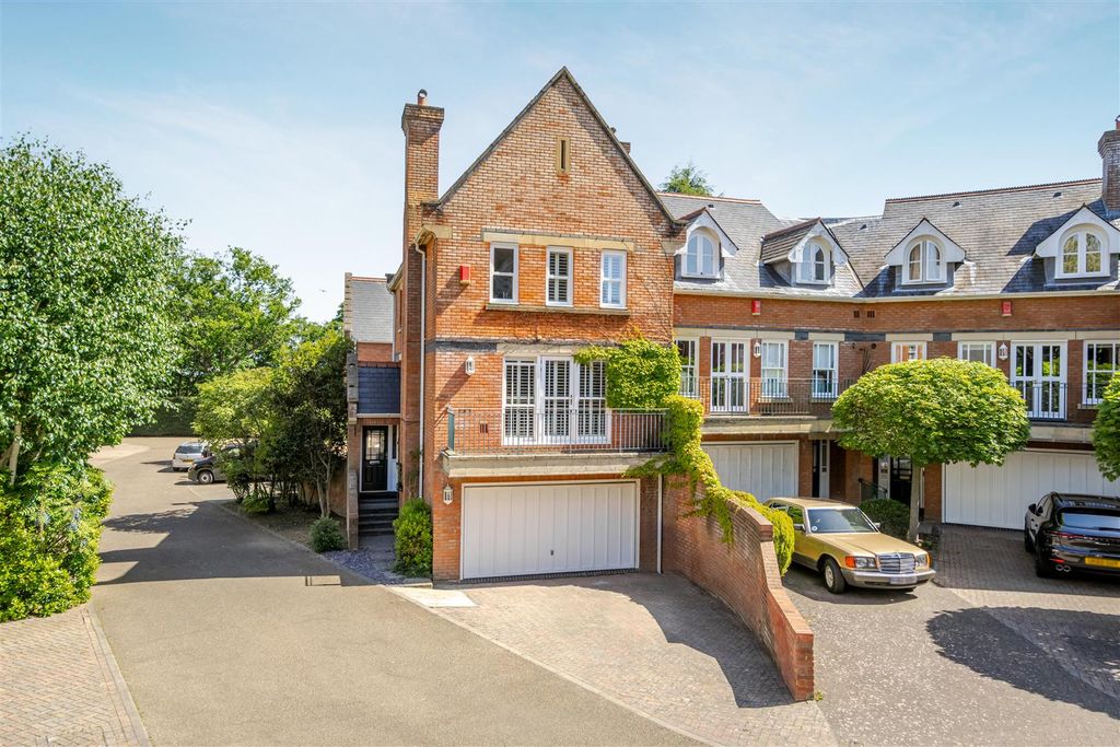 Property photo 1 of 18