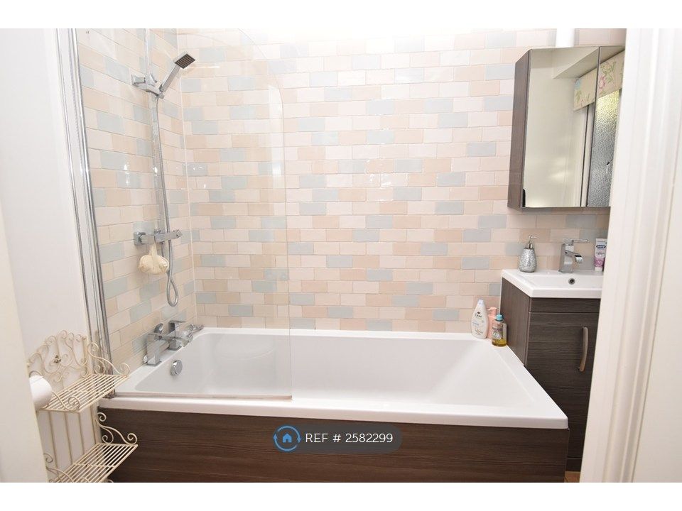 Property photo 2 of 19 Family Bathroom