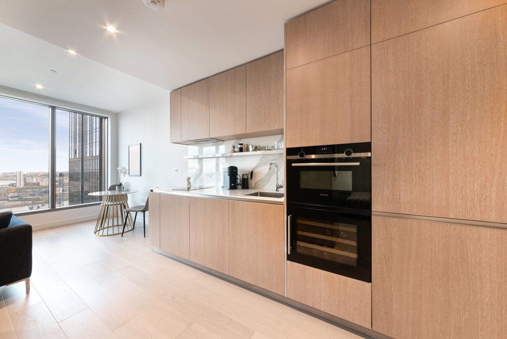 Property photo 2 of 18 Ellington Tower