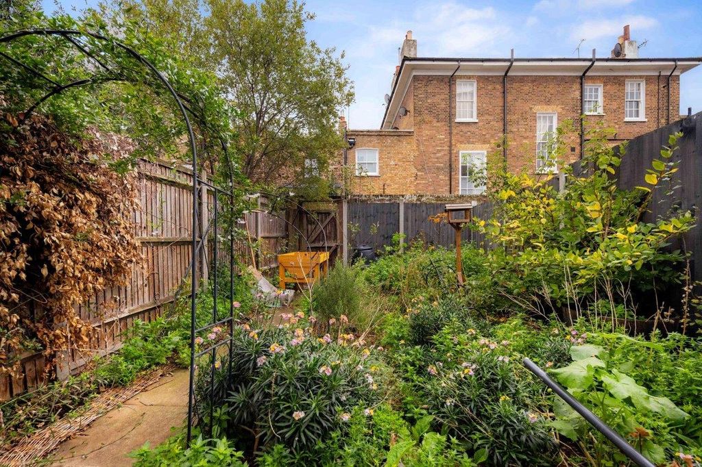 Property photo 2 of 19 Garden