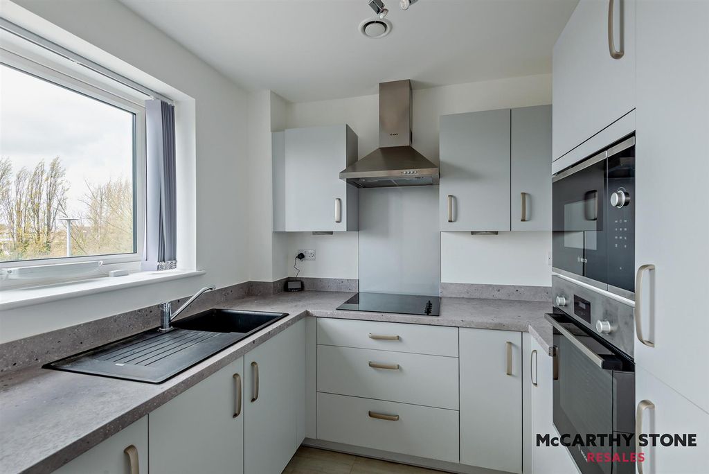Property photo 3 of 17 8590917-Interior03-800.Jpg