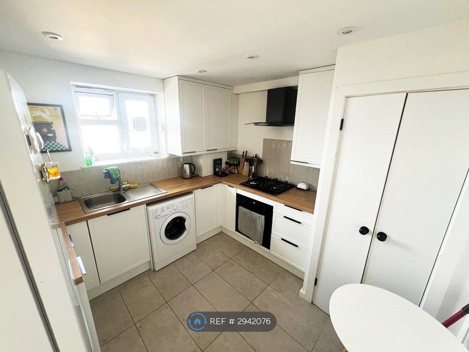 Property photo 2 of 14 Kitchen