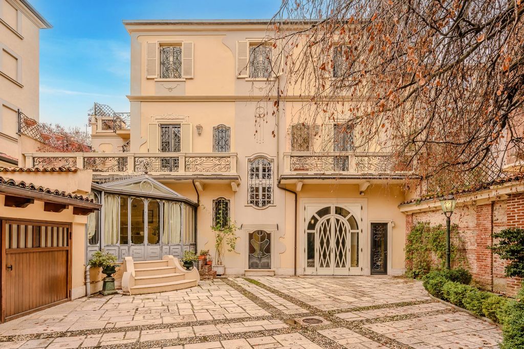 Property photo 1 of 33