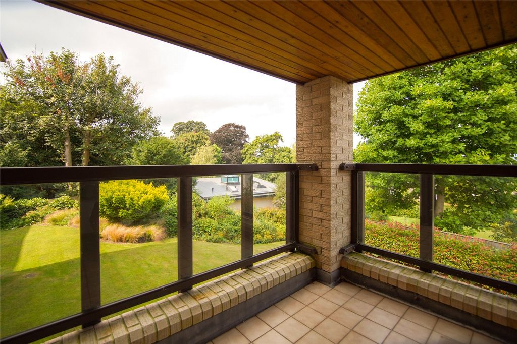 Property photo 3 of 16 Picture No. 12