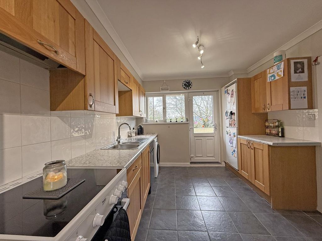 Property photo 3 of 17 Bramfield Place 20 - Kitchen 1.Jpg
