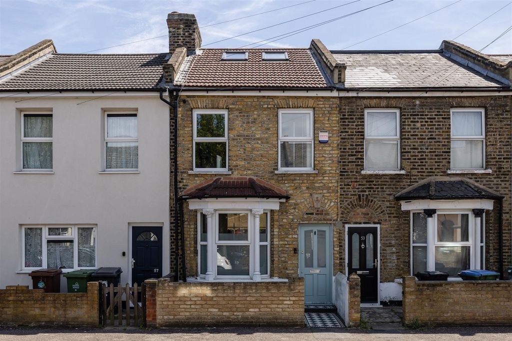 Property photo 1 of 38 Stewart Road, E15