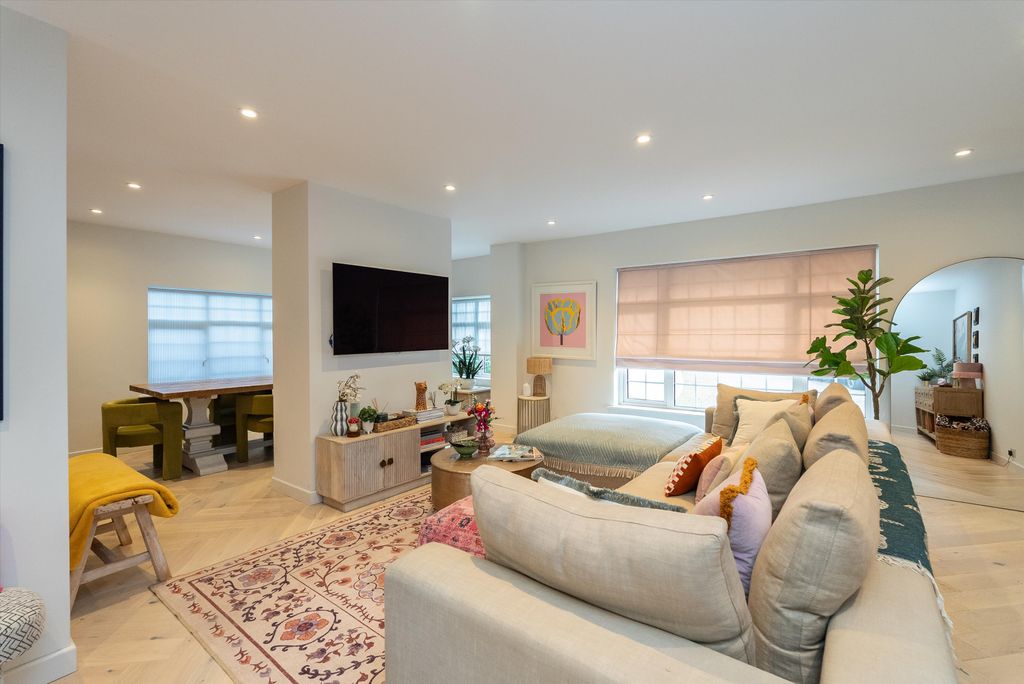 Property photo 3 of 20 Image