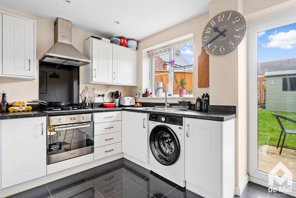 Property photo 3 of 12 Photo 7