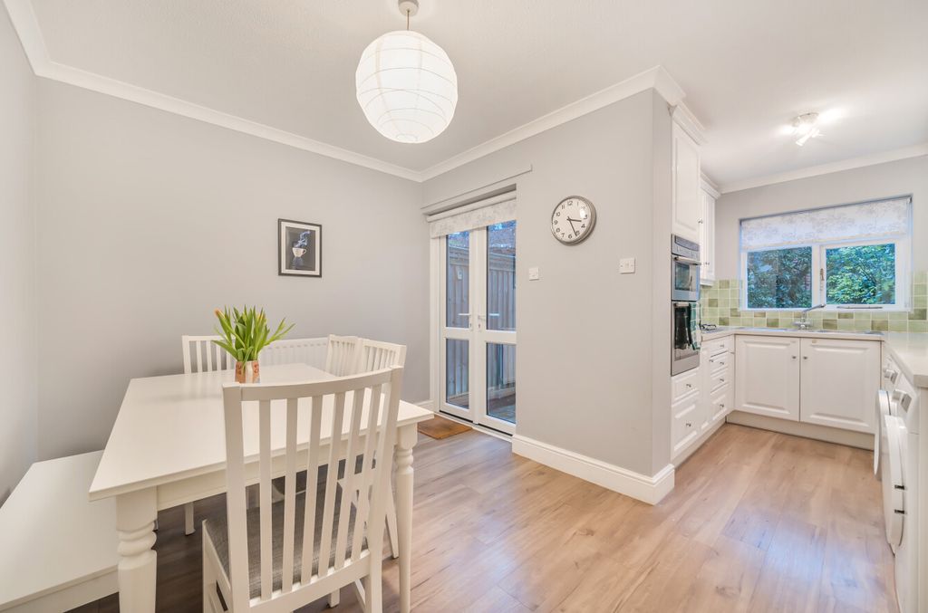 Property photo 3 of 9 1400282-23-696679...