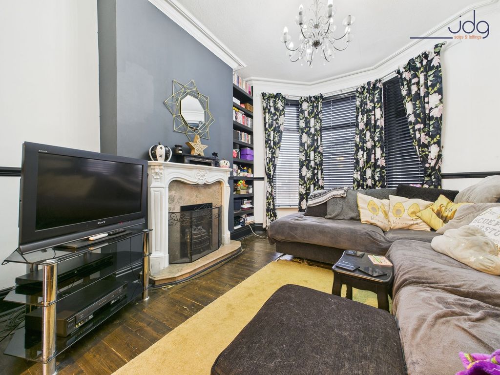 Property photo 2 of 14 Lounge