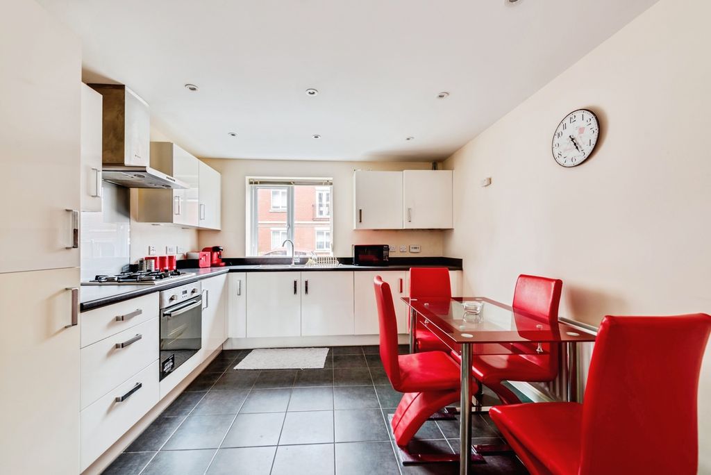 Property photo 3 of 13 Pbox-Img.Jpg