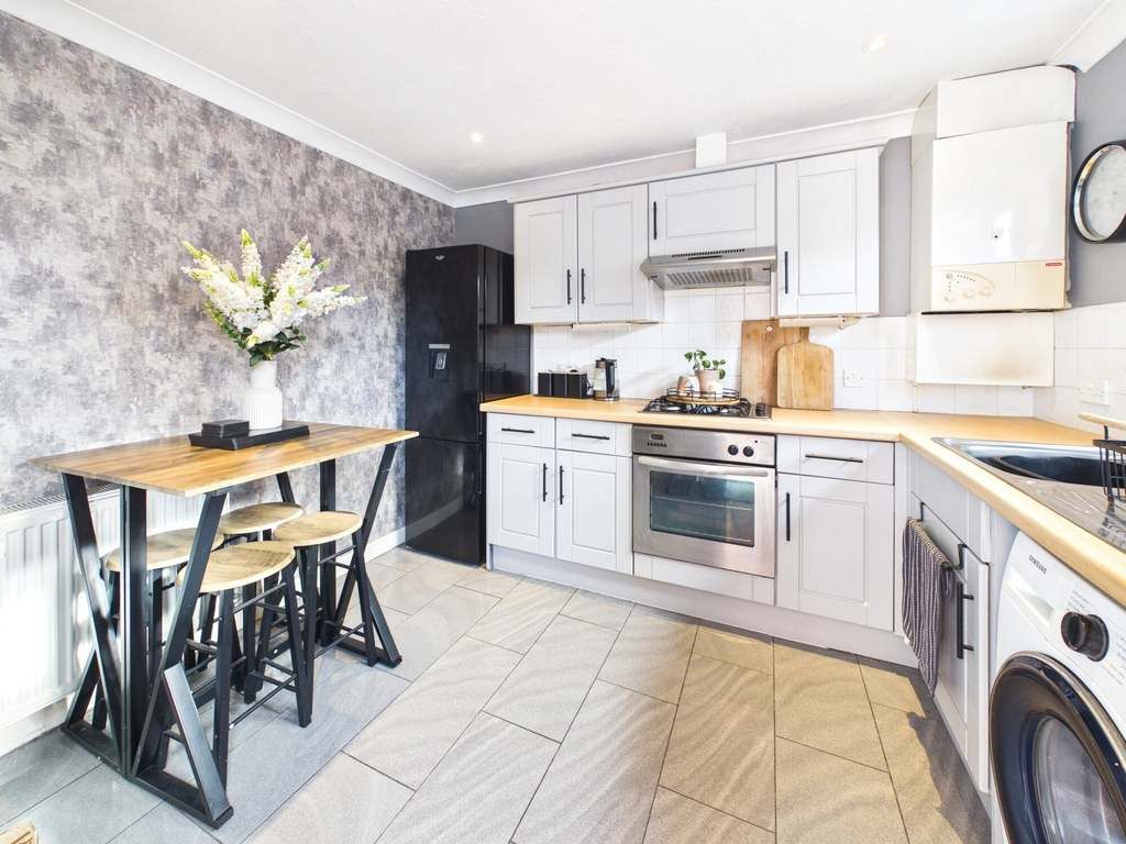 Property photo 3 of 17 Breakfast/Kitchen