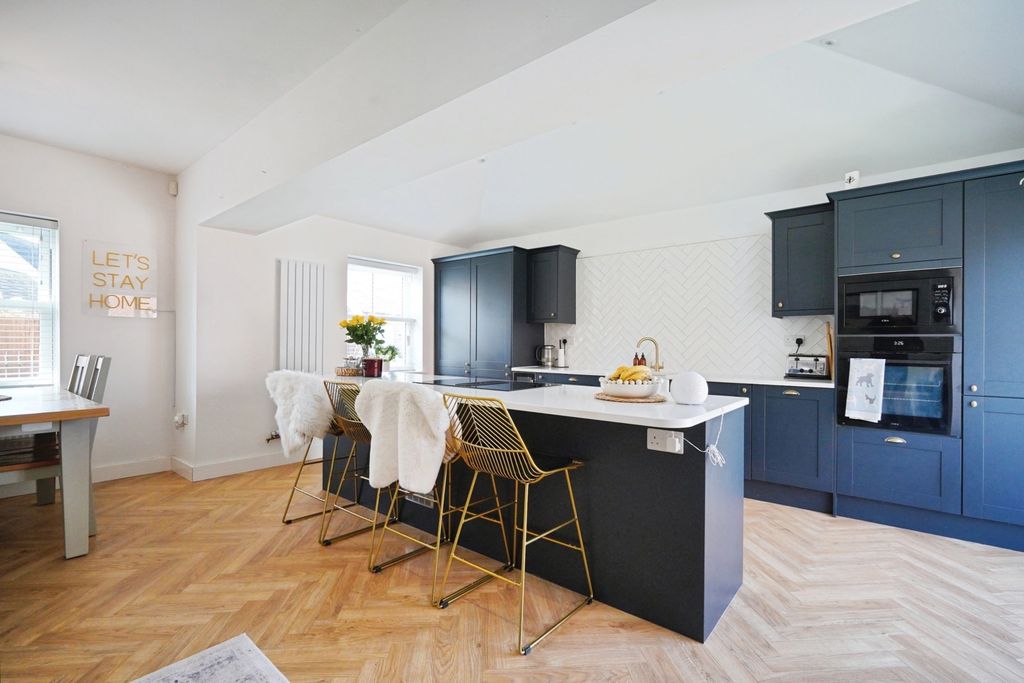 Property photo 2 of 20 Kitchen