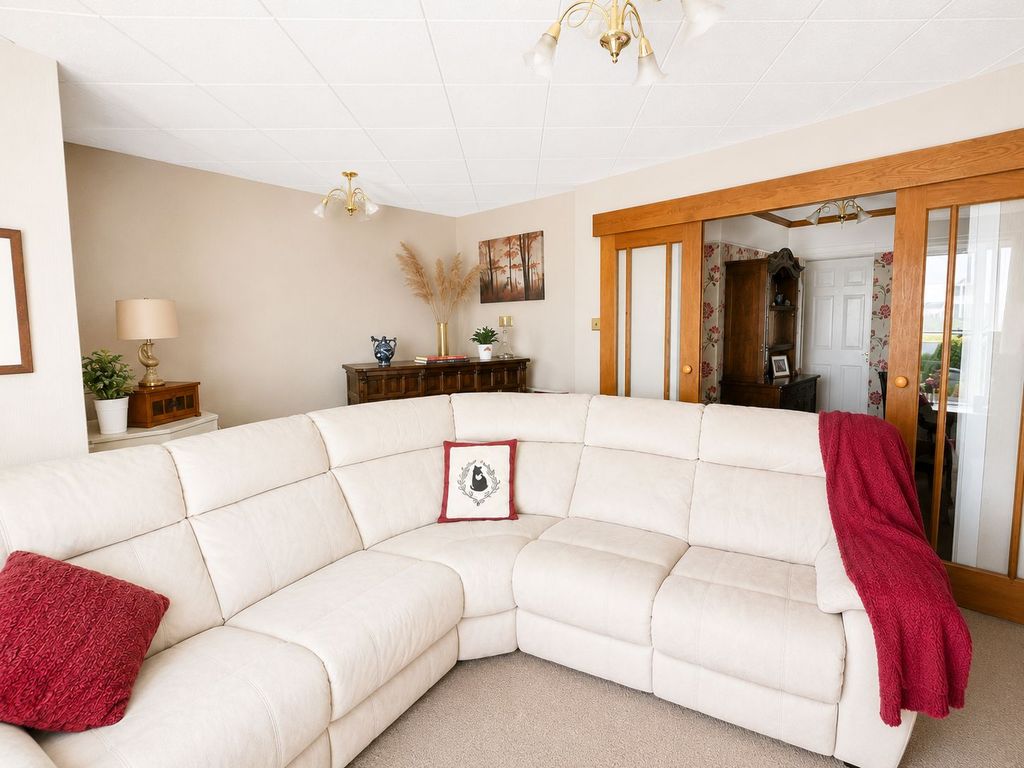 Property photo 3 of 16 Living Room
