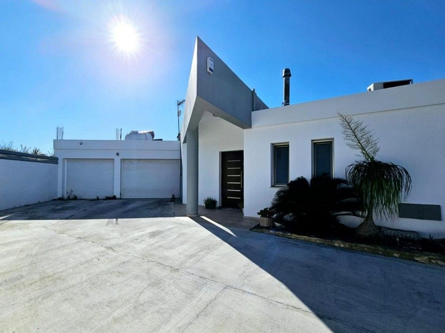 Property photo 1 of 33