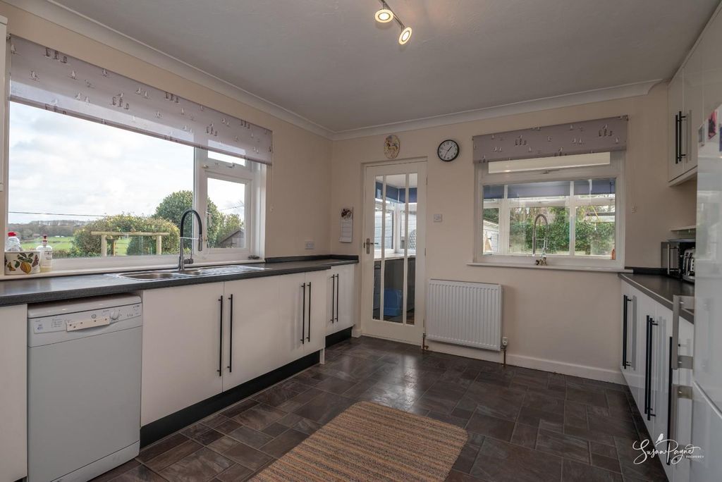 Property photo 3 of 39 Kitchen