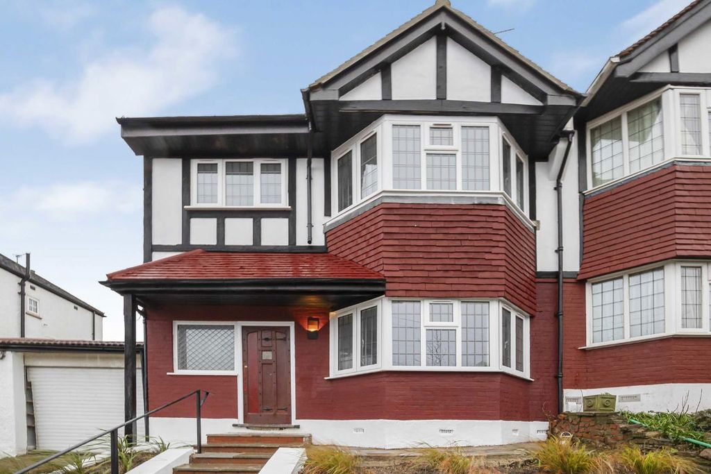 Property photo 3 of 10