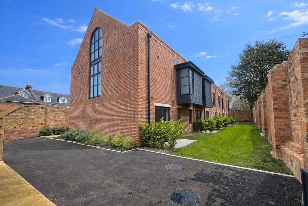 Property photo 2 of 9