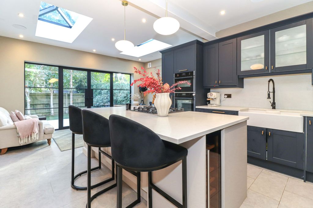 Property photo 2 of 28 Kitchen/Breakfast Room
