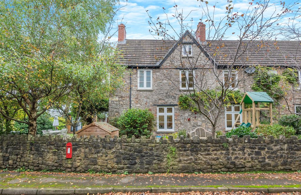 Property photo 1 of 40