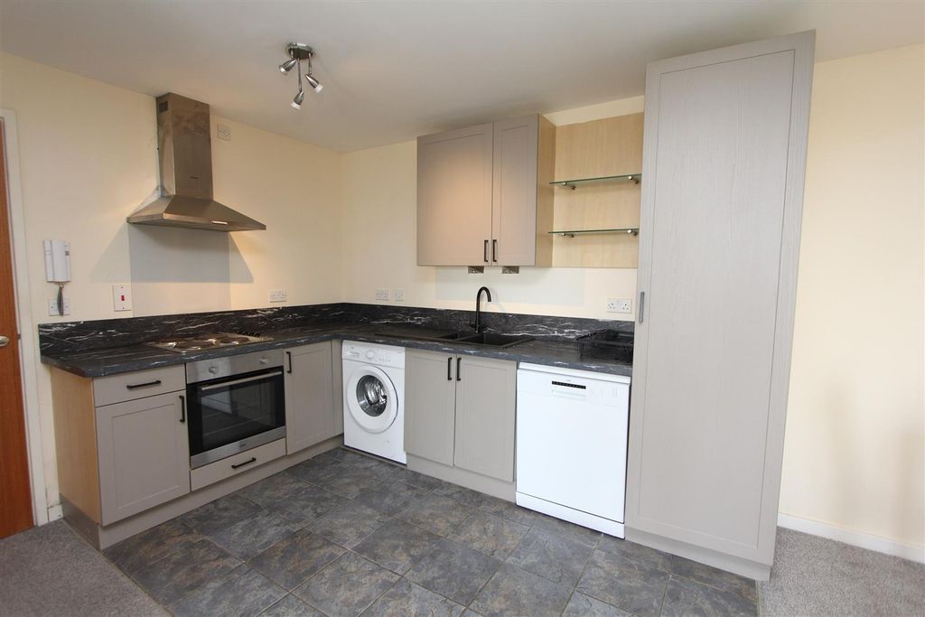 Property photo 2 of 12 Sleek Modern Kitchen With Integrated Appliances...