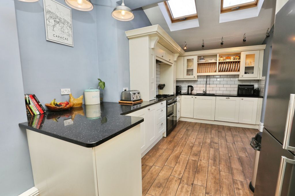 Property photo 3 of 15 Kitchen/Diner