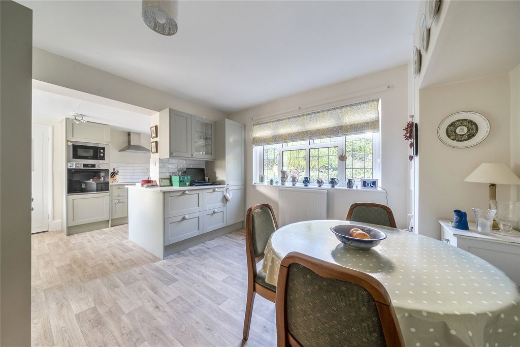 Property photo 3 of 19 Dining Area