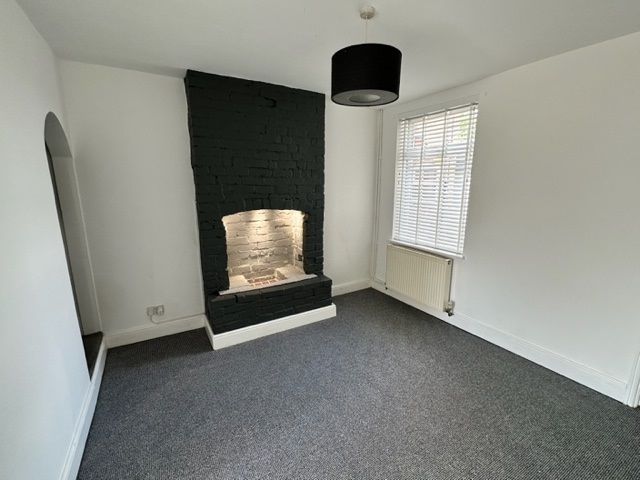 Property photo 1 of 7 Living Room