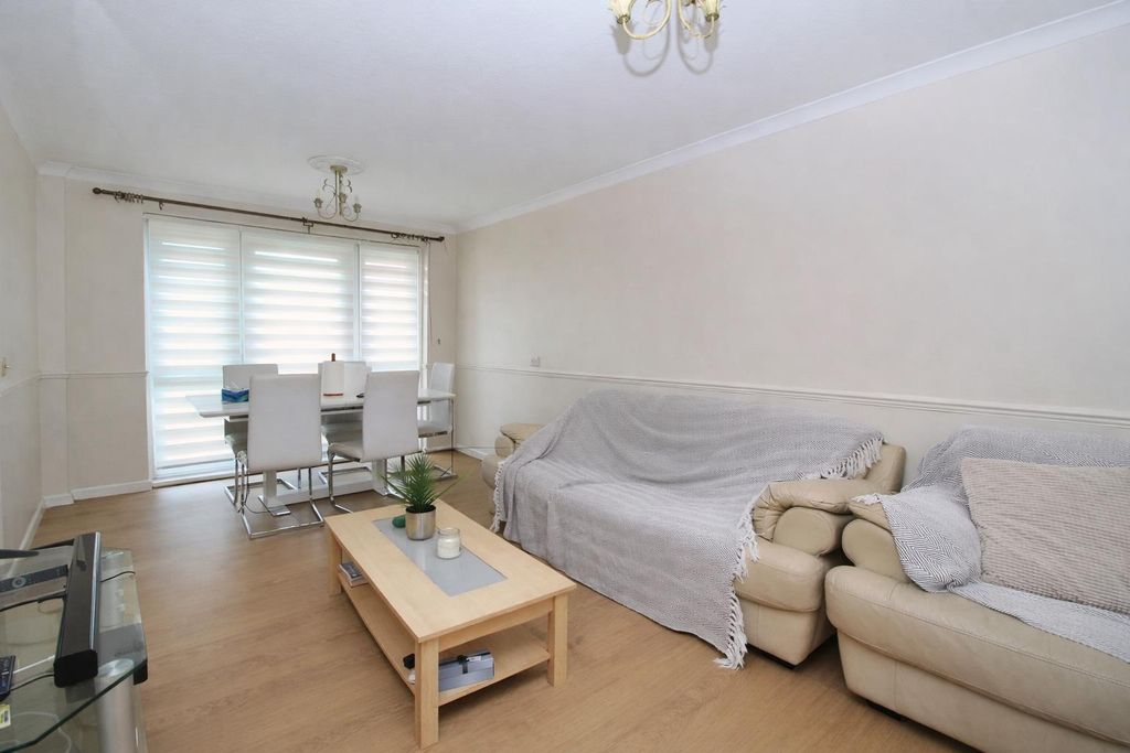 Property photo 3 of 13 Lounge / Diner