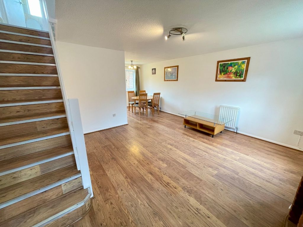 Property photo 3 of 11 5098463