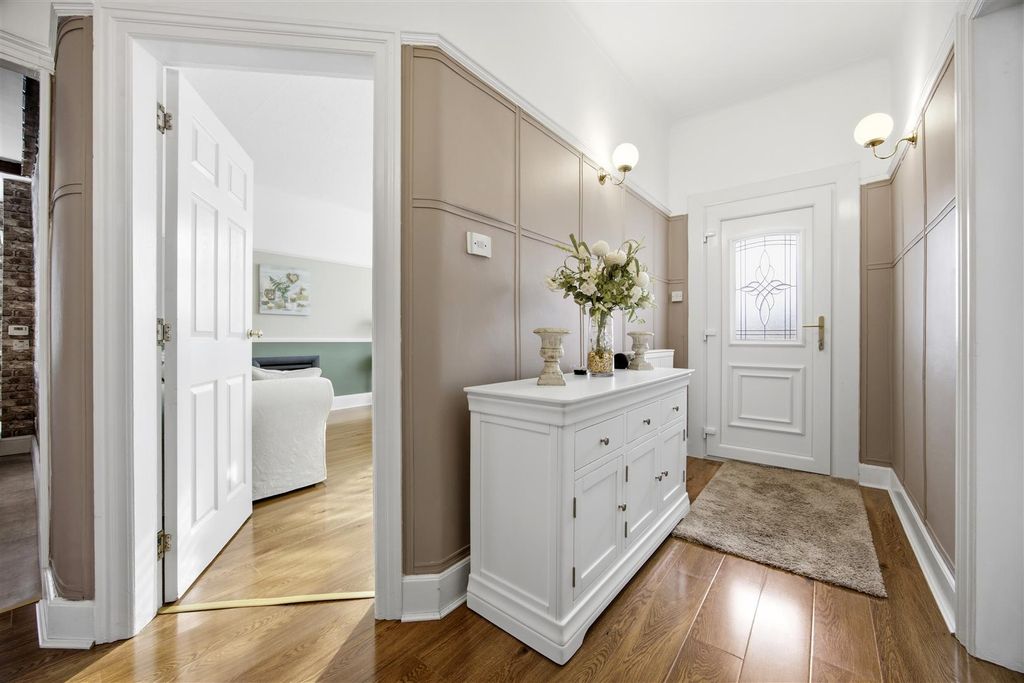 Property photo 2 of 36 11-6_Comrie_Rd_Stepps_011.Jpg