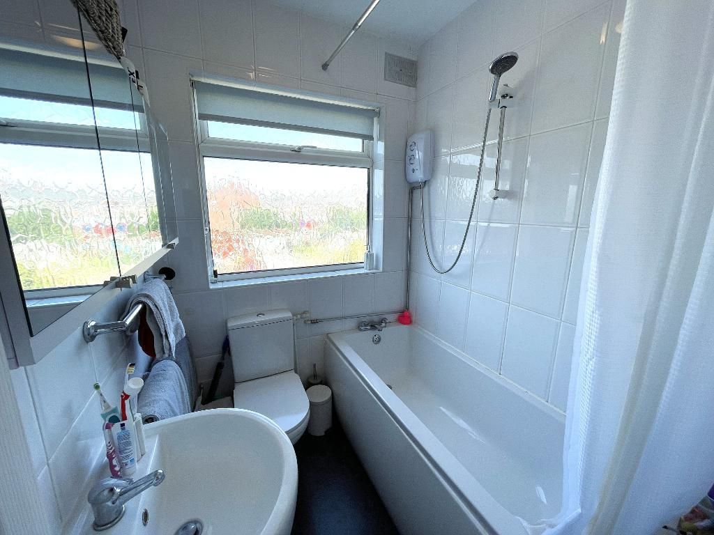 Property photo 3 of 17 Bathroom