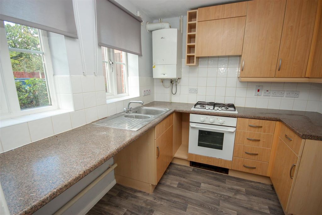 Property photo 3 of 11 Kitchen.Jpg