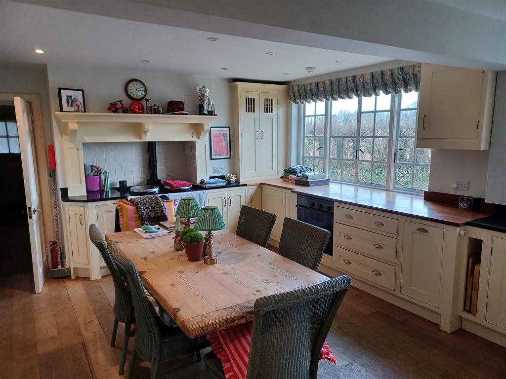 Property photo 3 of 24 Kitchen