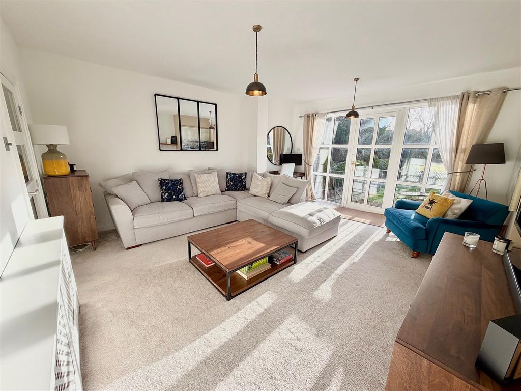 Property photo 3 of 27 Twenty Two.Jpg