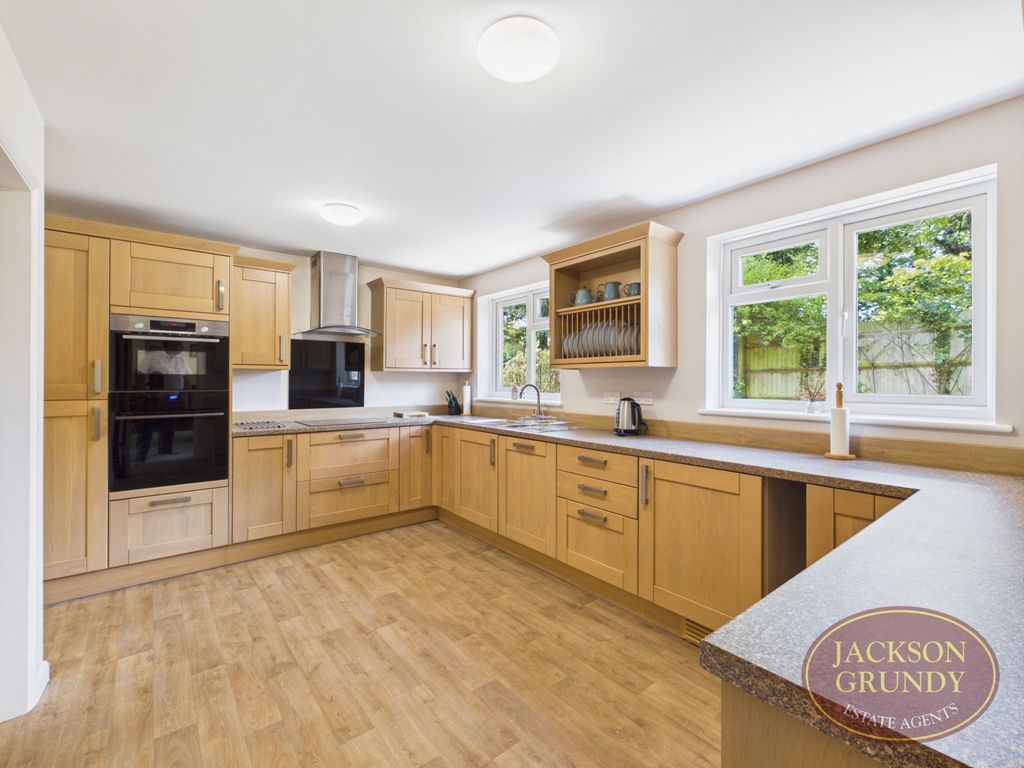 Property photo 3 of 17 Corran Close