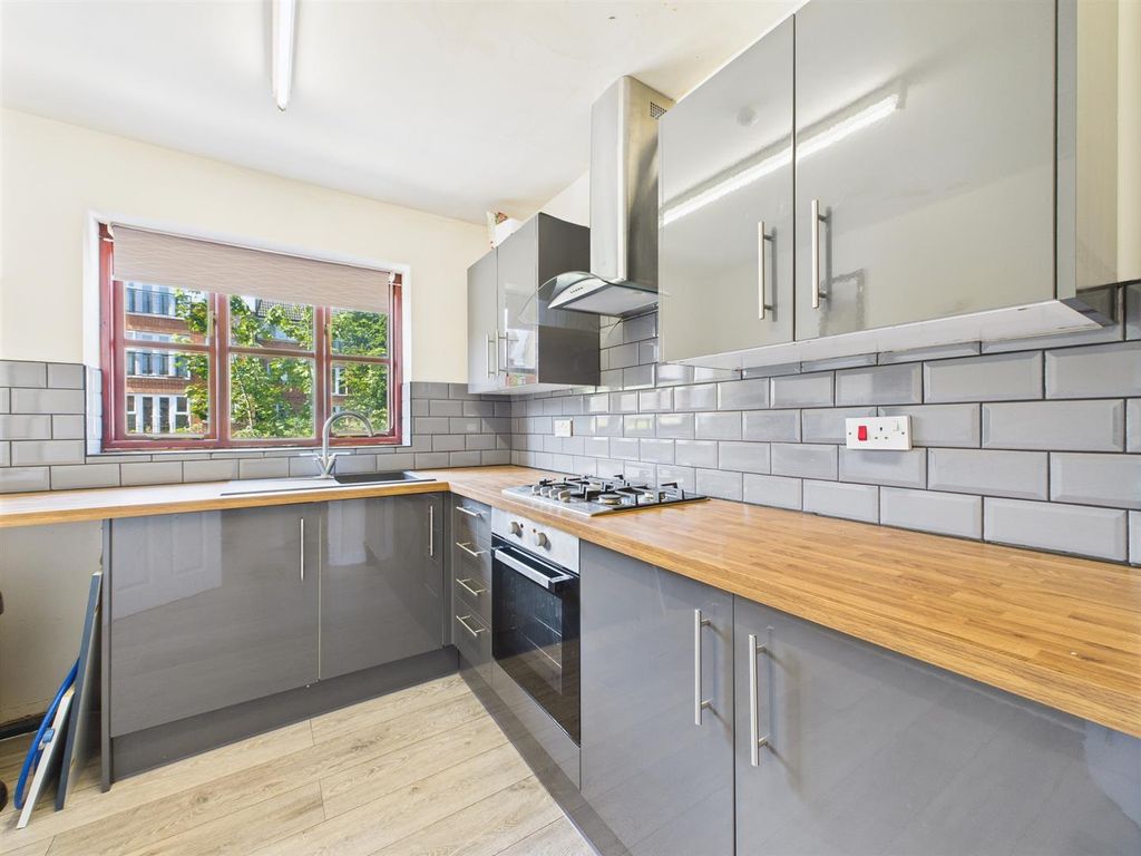 Property photo 2 of 8 Kitchen