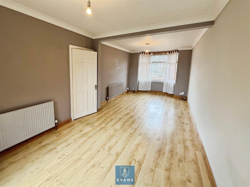 Property photo 3 of 21 Living Room