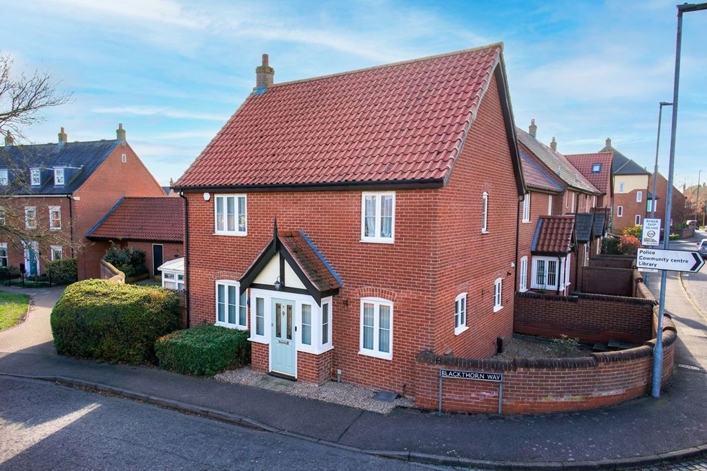 Property photo 2 of 31