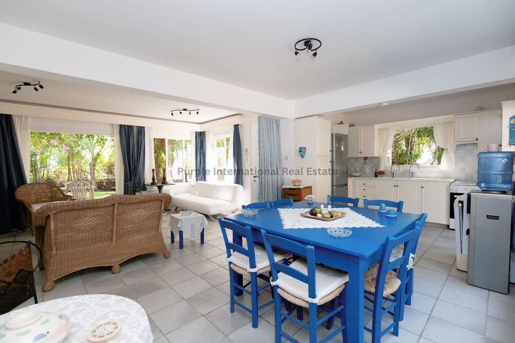 Property photo 3 of 44