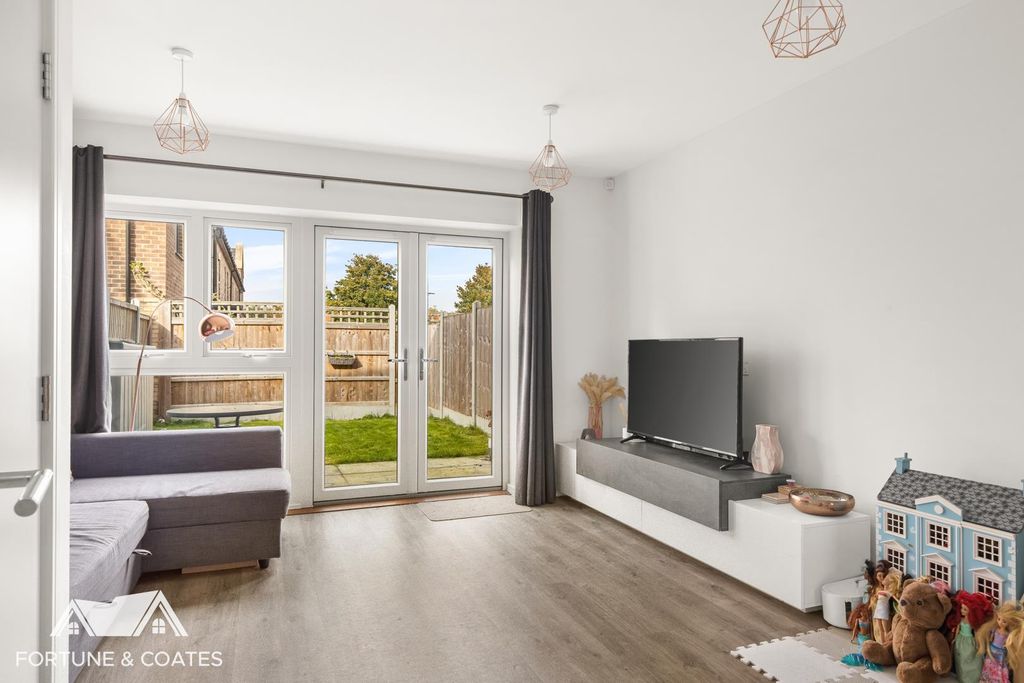 Property photo 2 of 14 Chironsquare_9.Jpg