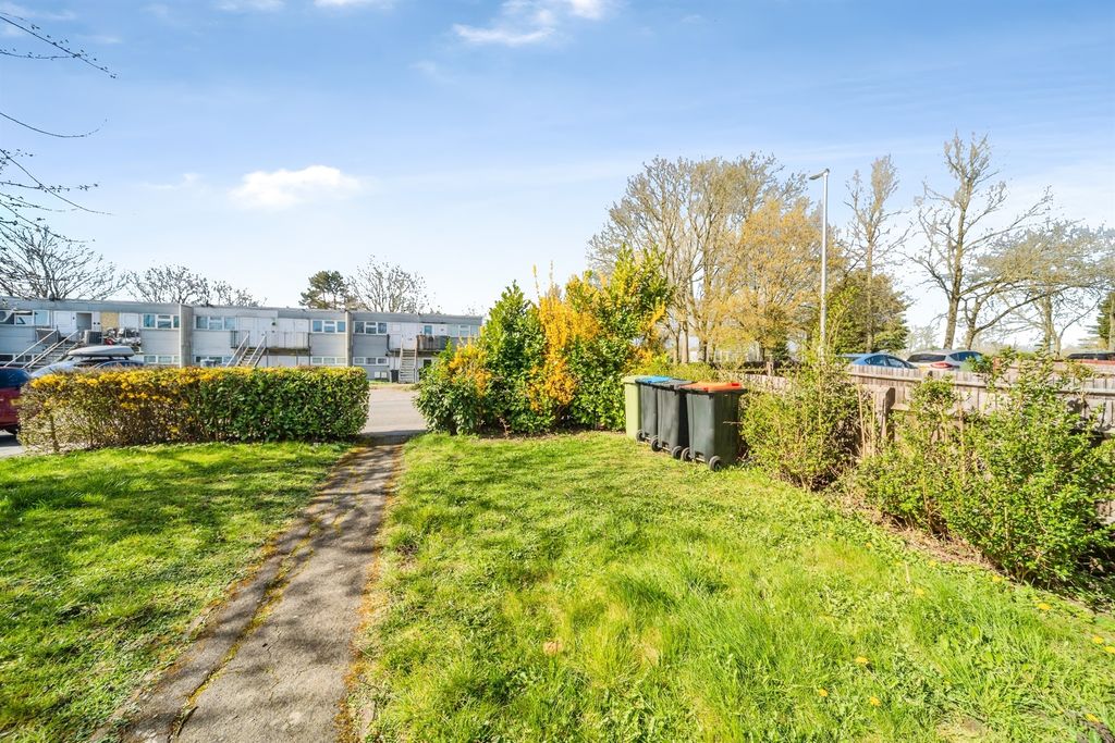 Property photo 2 of 20