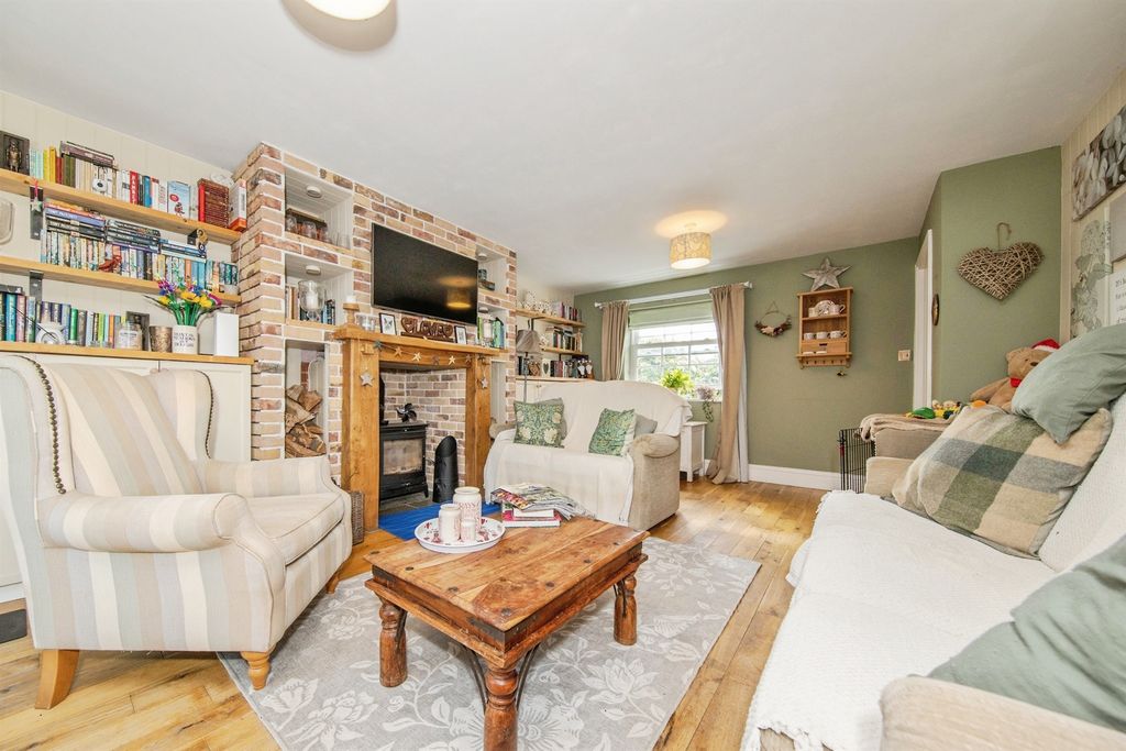 Property photo 2 of 25