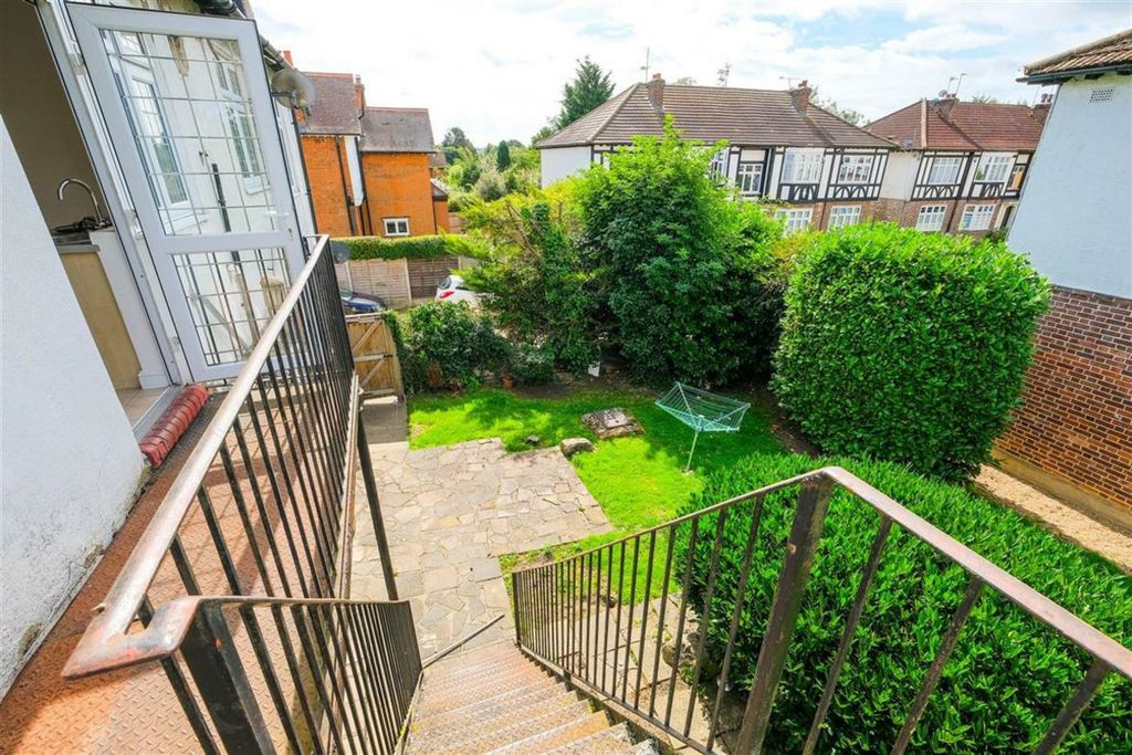 Property photo 2 of 20