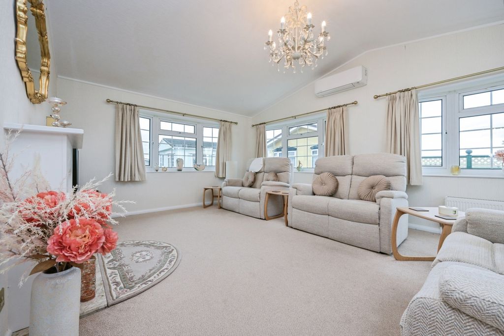 Property photo 3 of 30 Pbox-Img.Jpg