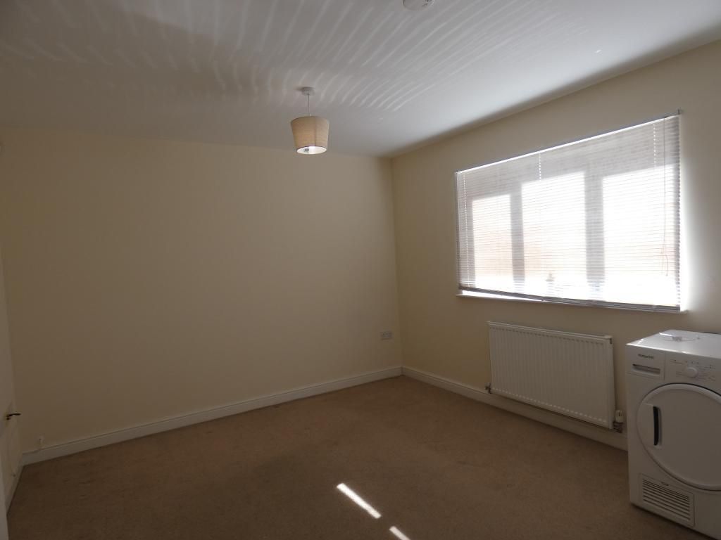 Property photo 3 of 6 Lounge