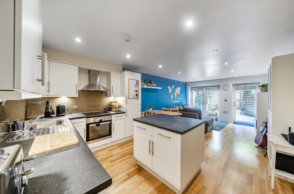 Property photo 3 of 12 Kitchen-Reception.Jpg
