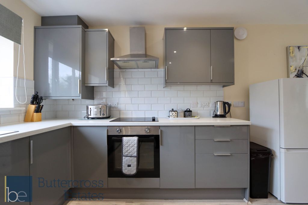 Property photo 2 of 18 Kitchen