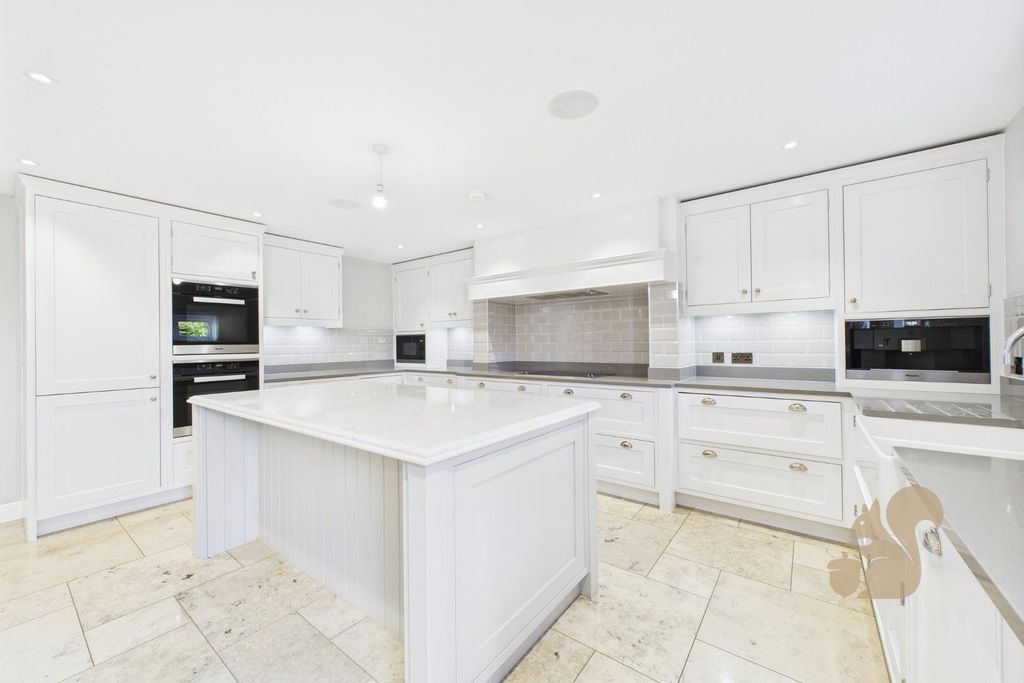 Property photo 3 of 42 Cam05287G0-Pr0130-Still014.Jpg