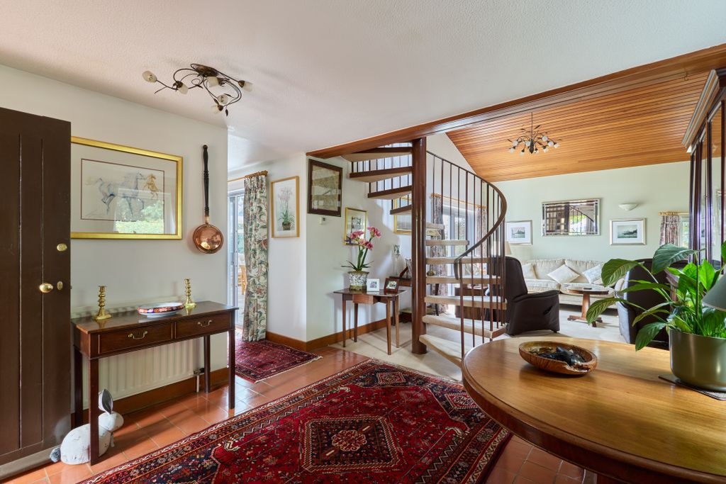 Property photo 2 of 30 42 High Street 1409260004